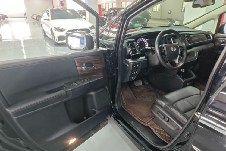 Used Honda Elysion 2016 2.4L Supreme Edition Driver Seat