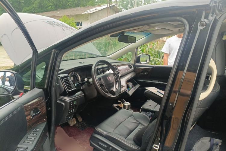 Used Honda Elysion 2016 2.4L Supreme Edition Driver Seat