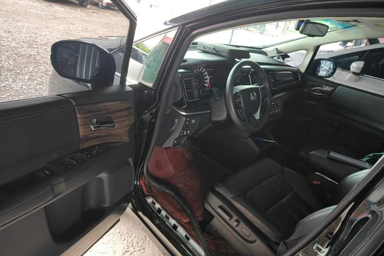 Used Honda Elysion 2016 2.4L Luxury Edition Driver Seat