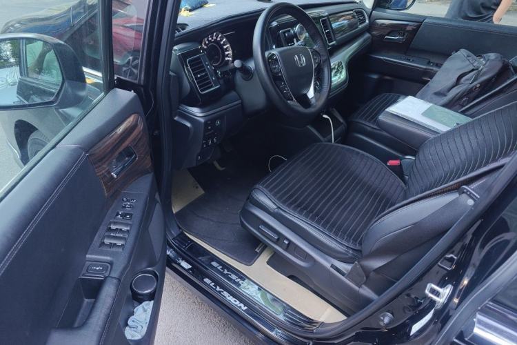 Used Honda Elysion 2016 2.4L Luxury Edition Driver Seat