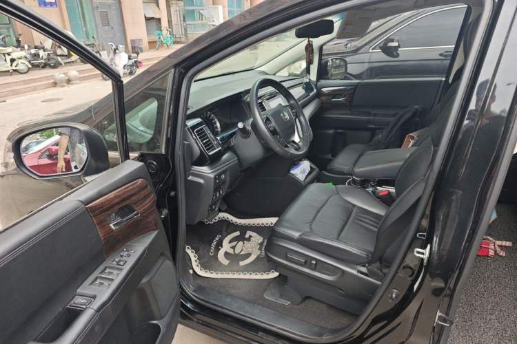 Used Honda Elysion 2016 2.4L Supreme Edition Driver Seat