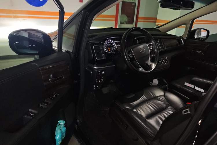 Used Honda Elysion 2016 2.4L Supreme Edition Driver Seat
