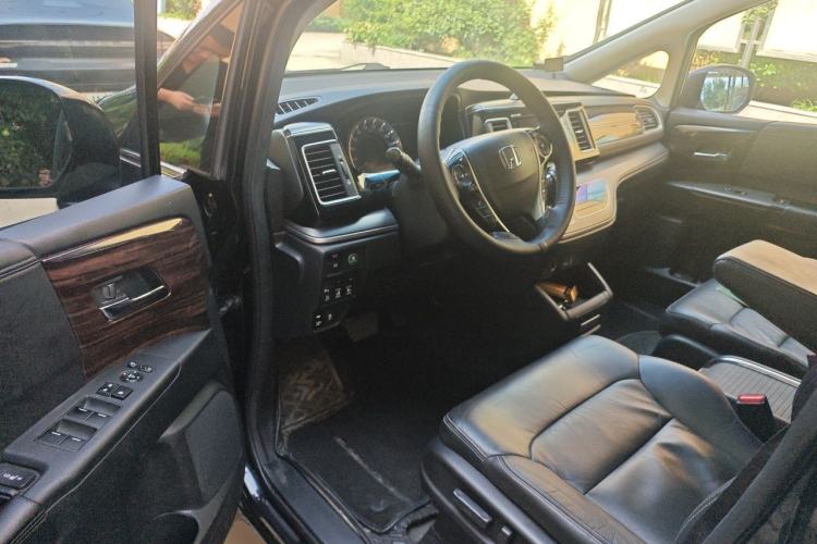 Used Honda Elysion 2016 2.4L Luxury Edition Driver Seat