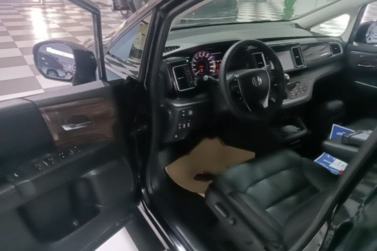 Used Honda Elysion 2016 2.4L Luxury Edition Driver Seat