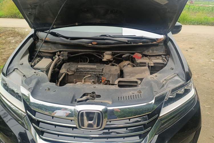 Used Honda Elysion 2016 2.4L Supreme Edition Engine Bay
