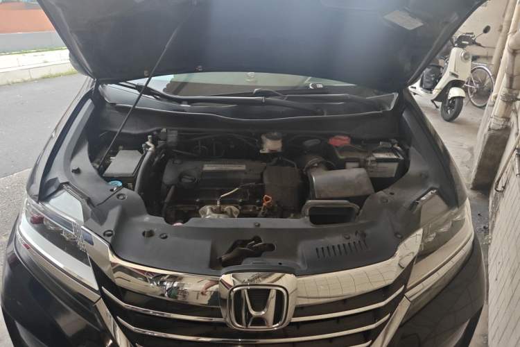 Used Honda Elysion 2016 2.4L Luxury Edition Engine Bay