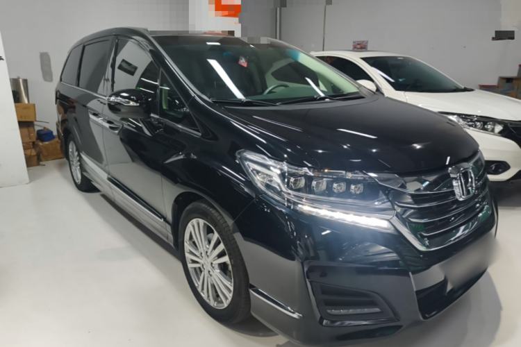 Used Honda Elysion 2016 2.4L Luxury Edition Front Right 45 Deg