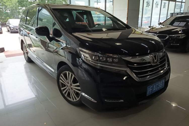 Used Honda Elysion 2016 2.4L Luxury Edition Front Right 45 Deg