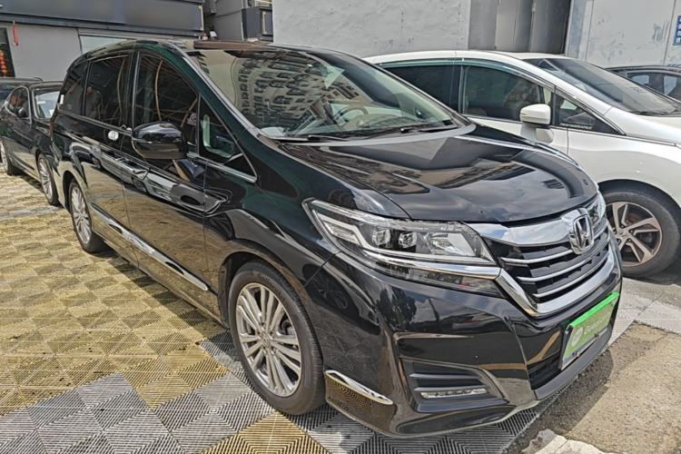 Used Honda Elysion 2016 2.4L Style Edition Front Right 45 Deg