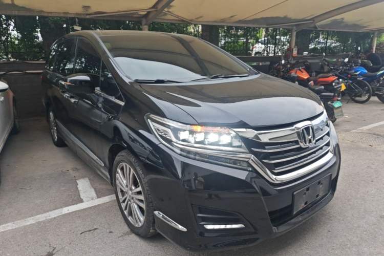 Used Honda Elysion 2016 2.4L Luxury Edition Front Right 45 Deg