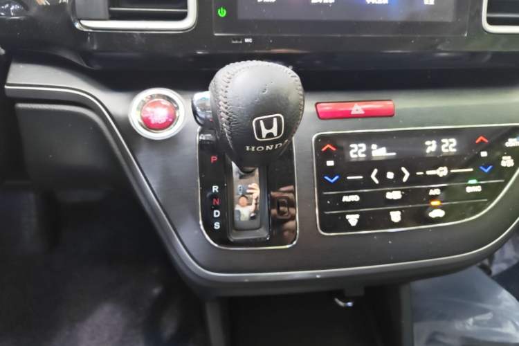 Used Honda Elysion 2016 2.4L Style Edition Gear Lever