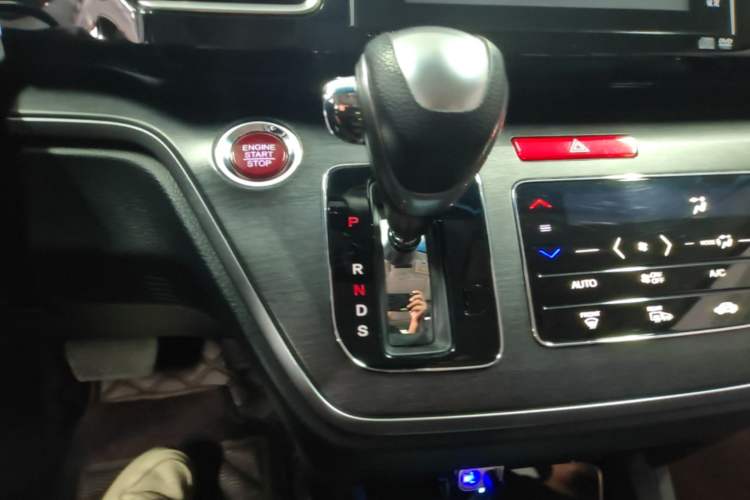 Used Honda Elysion 2016 2.4L Supreme Edition Gear Lever