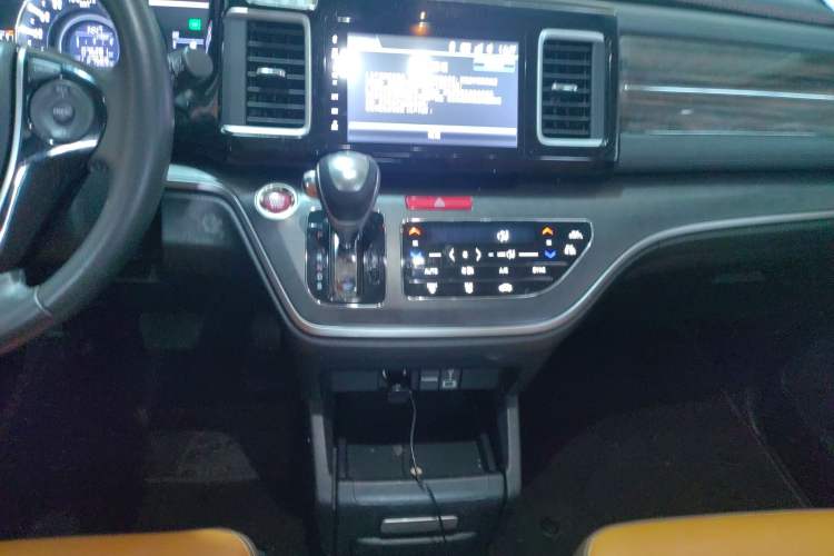 Used Honda Elysion 2016 2.4L Style Edition Gear Lever