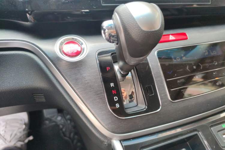 Used Honda Elysion 2016 2.4L Style Edition Gear Lever