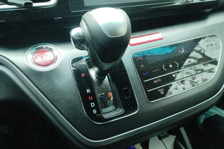Used Honda Elysion 2016 2.4L Luxury Edition Gear Lever