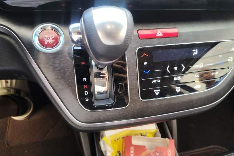 Used Honda Elysion 2016 2.4L Style Edition Gear Lever