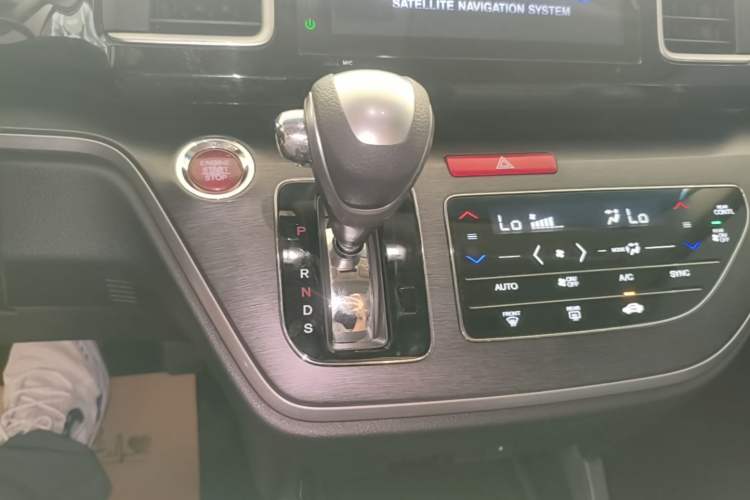 Used Honda Elysion 2016 2.4L Style Edition Gear Lever