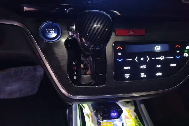 Used Honda Elysion 2016 2.4L Luxury Edition Gear Lever