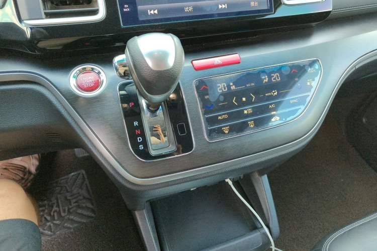 Used Honda Elysion 2016 2.4L Style Edition Gear Lever