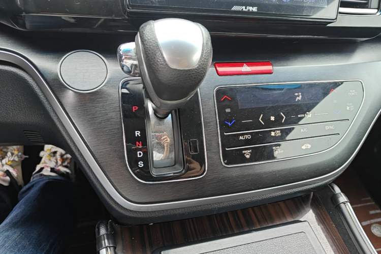 Used Honda Elysion 2016 2.4L Classic Edition Gear Lever