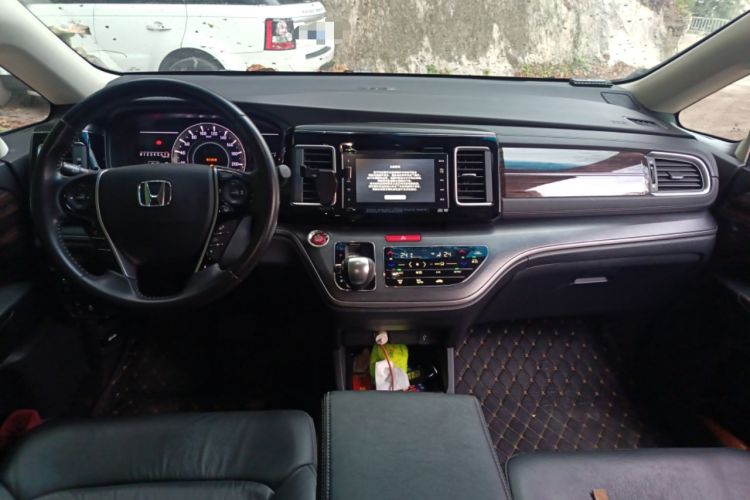 Used Honda Elysion 2016 2.4L Supreme Edition Interior 2