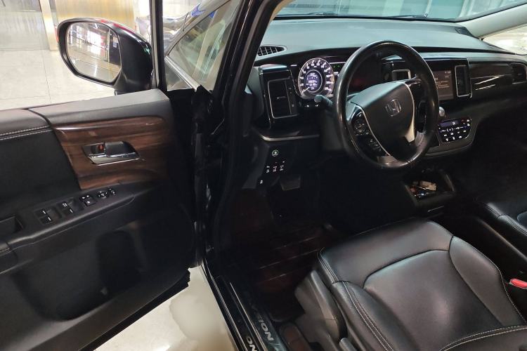 Used Honda Elysion 2016 2.4L Classic Edition Interior 3