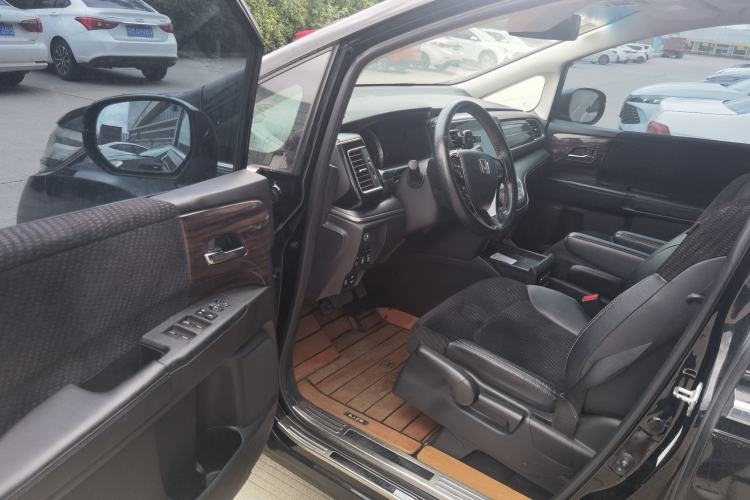 Used Honda Elysion 2016 2.4L Classic Edition Interior 3