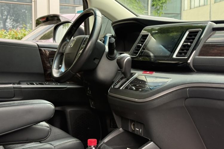 Used Honda Elysion 2016 2.4L Luxury Edition Interior 3