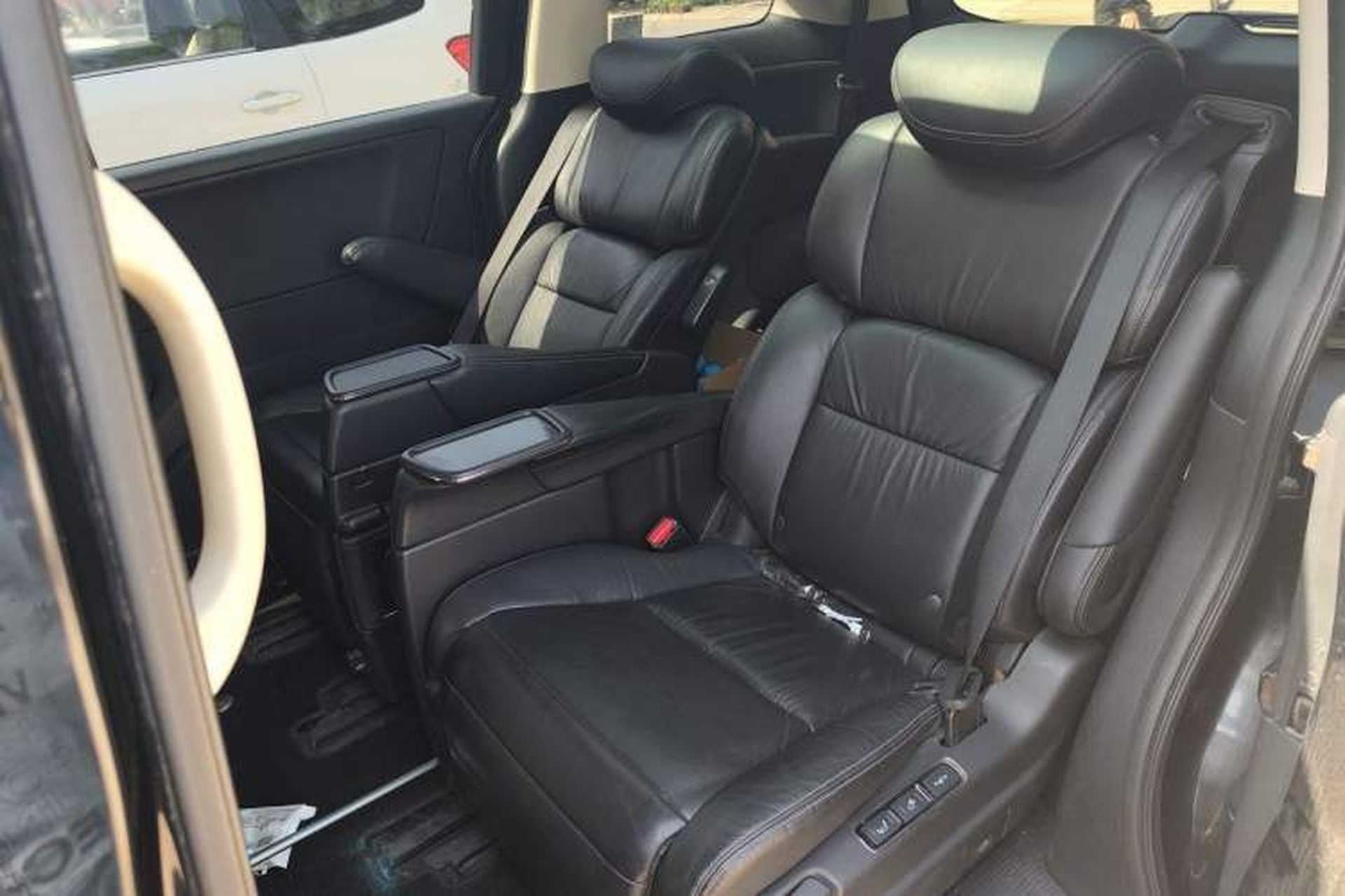 Used Honda Elysion 2016 2.4L Supreme Edition Interior 4