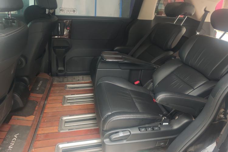 Used Honda Elysion 2016 2.4L Supreme Edition Interior 4