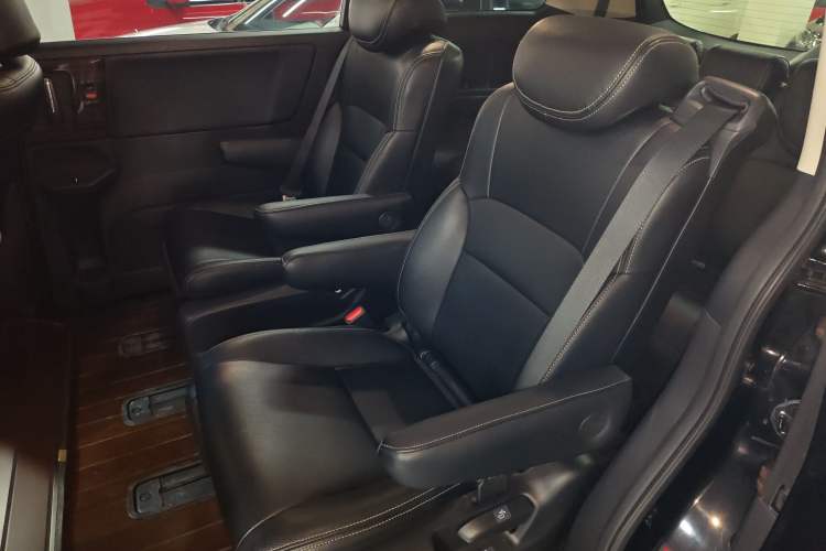 Used Honda Elysion 2016 2.4L Classic Edition Interior 4