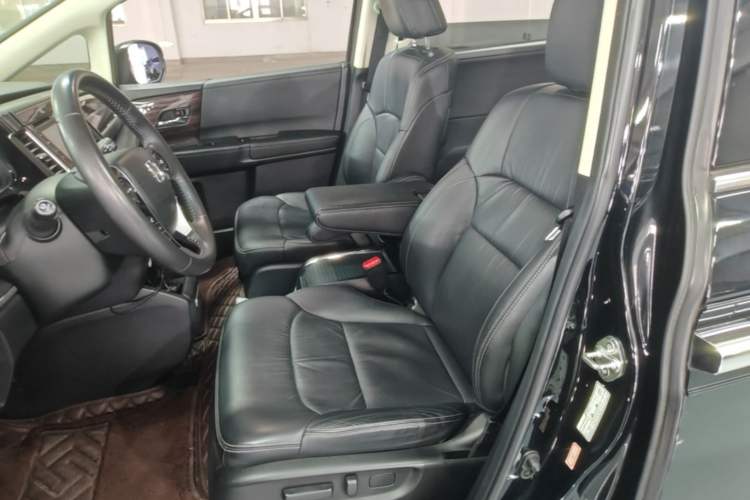 Used Honda Elysion 2016 2.4L Supreme Edition Left Front Seat