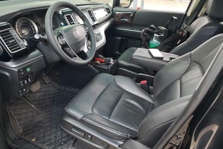 Used Honda Elysion 2016 2.4L Supreme Edition Left Front Seat