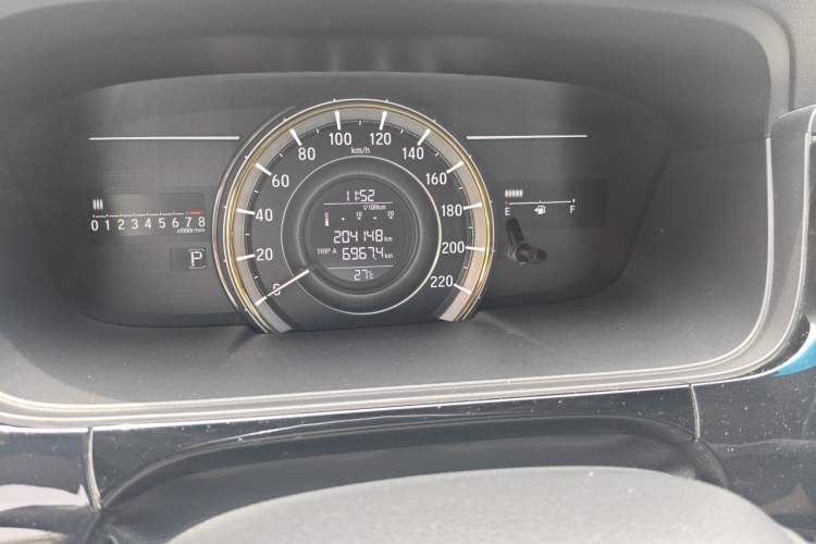 Used Honda Elysion 2016 2.4L Comfort Edition Odometer Close Up