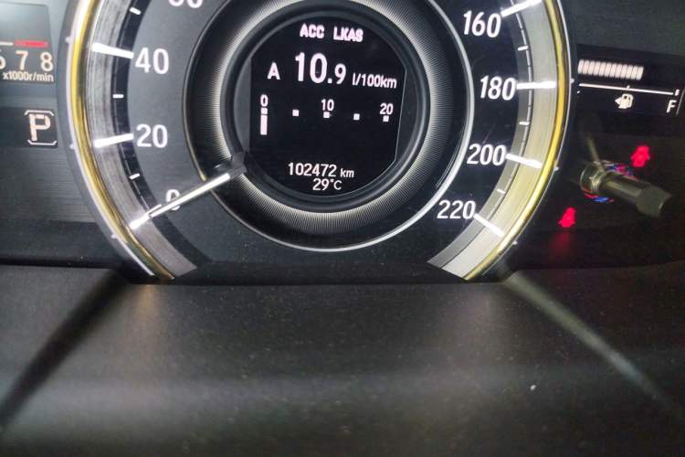 Used Honda Elysion 2016 2.4L Supreme Edition Odometer Close Up