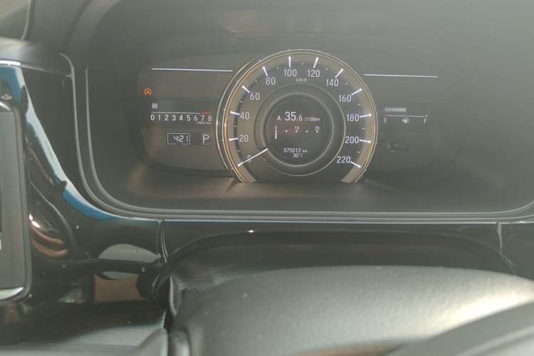 Used Honda Elysion 2016 2.4L Supreme Edition Odometer Close Up