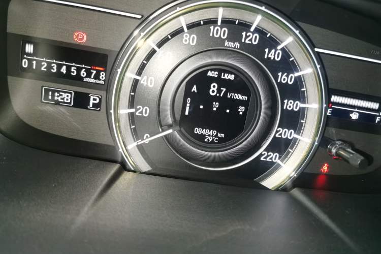 Used Honda Elysion 2016 2.4L Supreme Edition Odometer Close Up