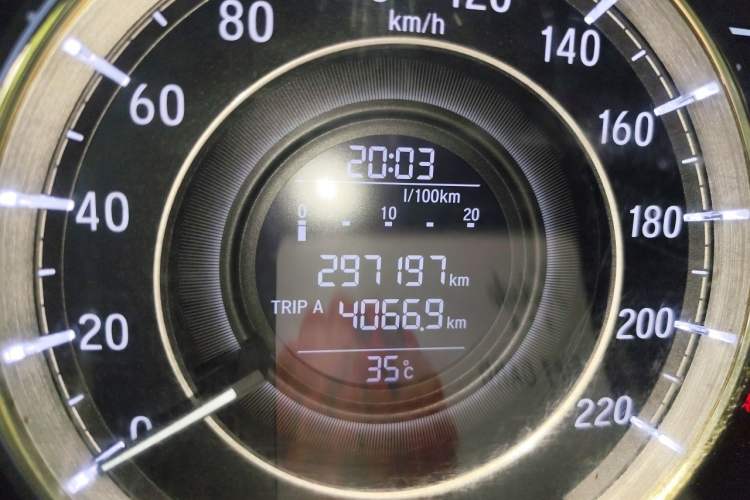 Used Honda Elysion 2016 2.4L Style Edition Odometer Close Up