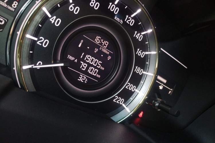 Used Honda Elysion 2016 2.4L Classic Edition Odometer Close Up