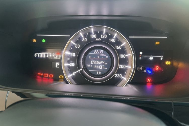 Used Honda Elysion 2016 2.4L Comfort Edition Odometer Close Up