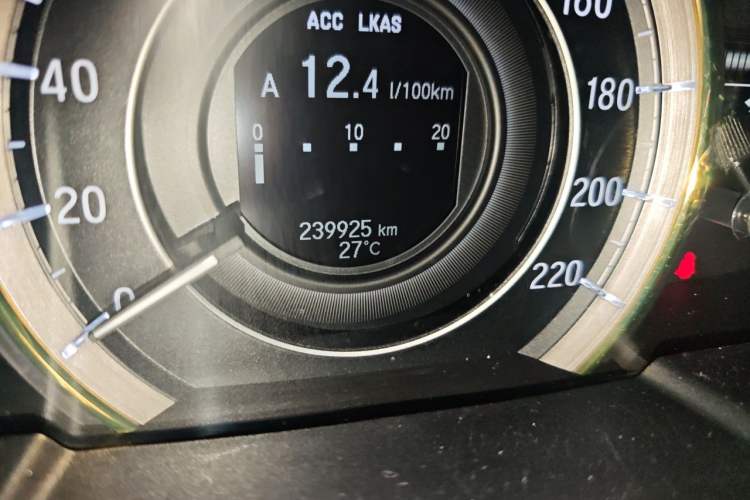 Used Honda Elysion 2016 2.4L Supreme Edition Odometer Close Up