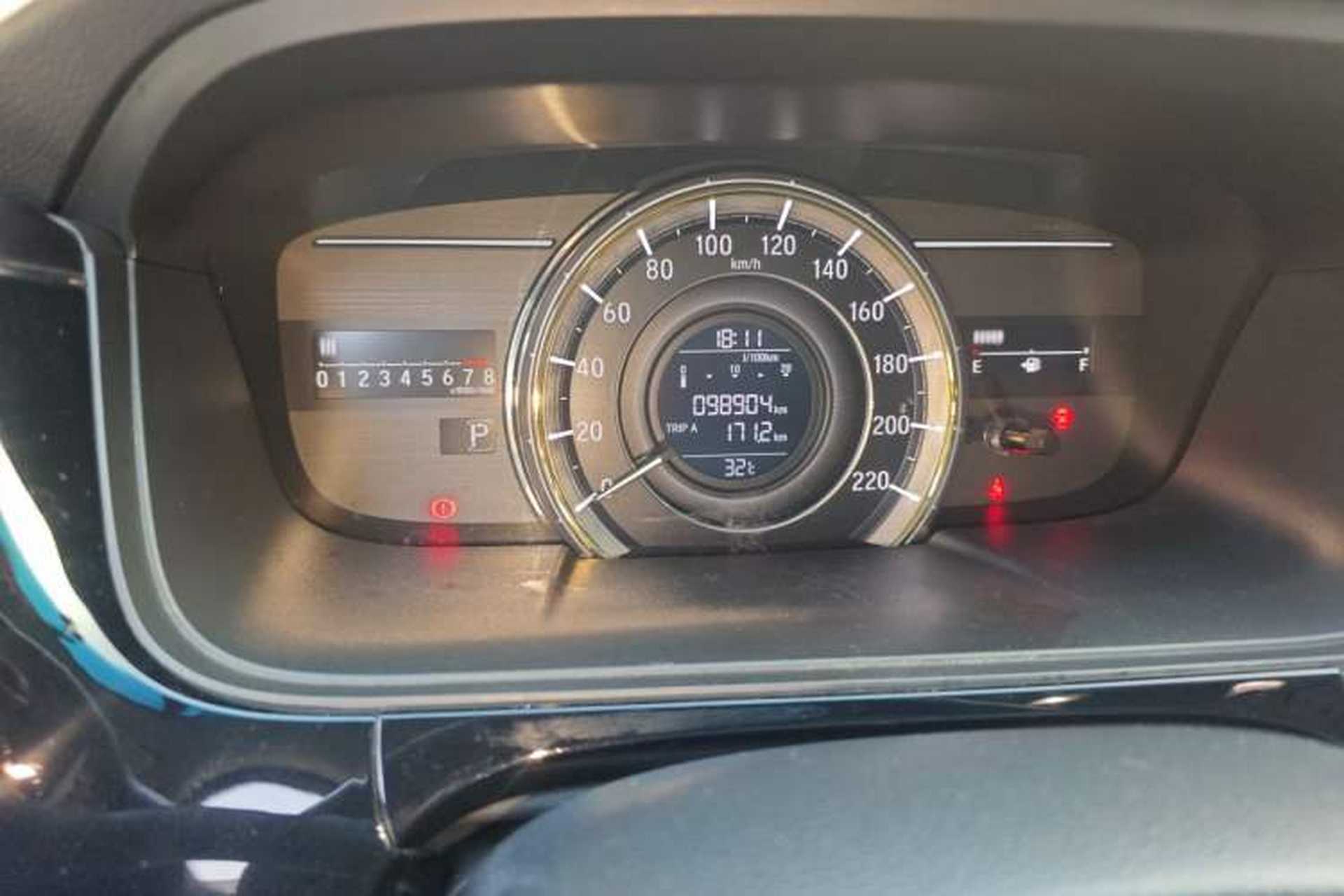 Used Honda Elysion 2016 2.4L Style Edition Odometer Close Up
