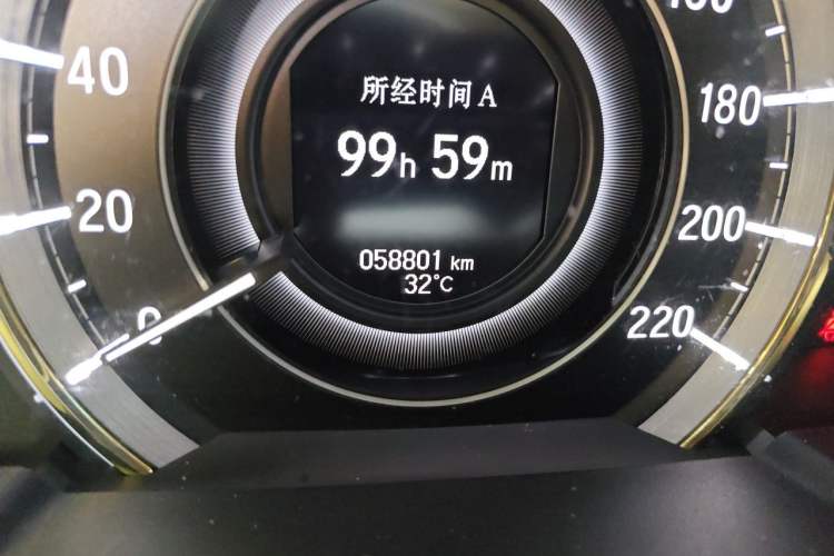 Used Honda Elysion 2016 2.4L Supreme Edition Odometer Close Up
