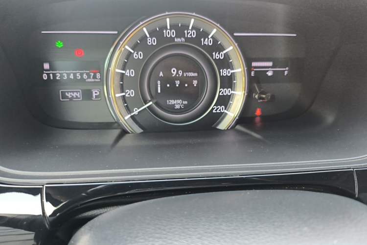 Used Honda Elysion 2016 2.4L Supreme Edition Odometer Close Up