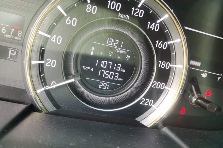 Used Honda Elysion 2016 2.4L Style Edition Odometer Close Up