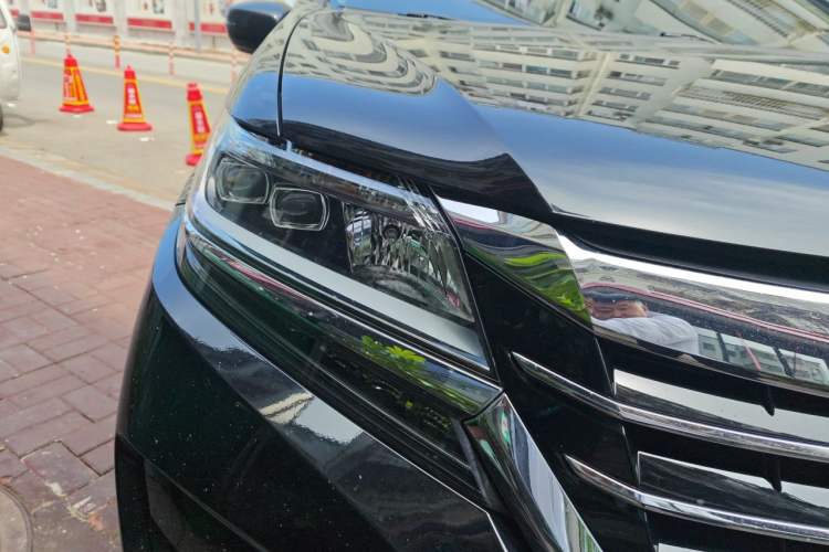 Used Honda Elysion 2016 2.4L Classic Edition Right Front Headlight