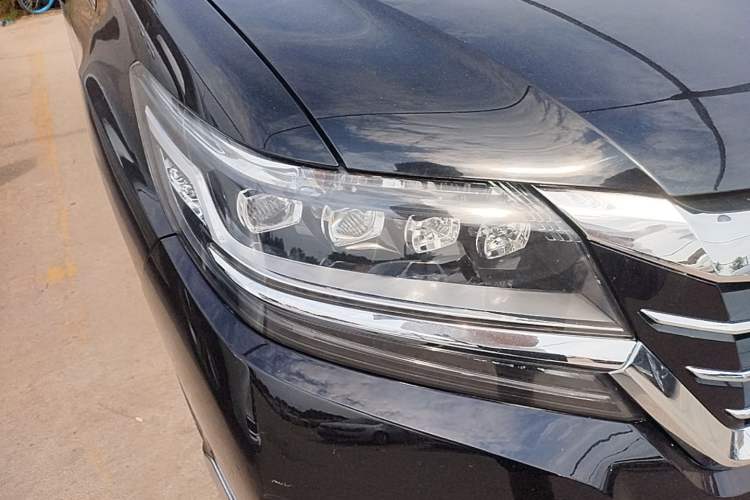Used Honda Elysion 2016 2.4L Luxury Edition Right Front Headlight