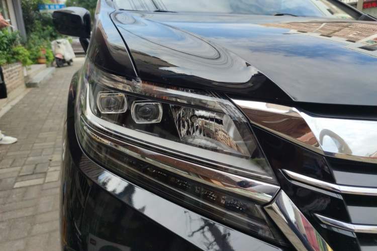 Used Honda Elysion 2016 2.4L Style Edition Right Front Headlight