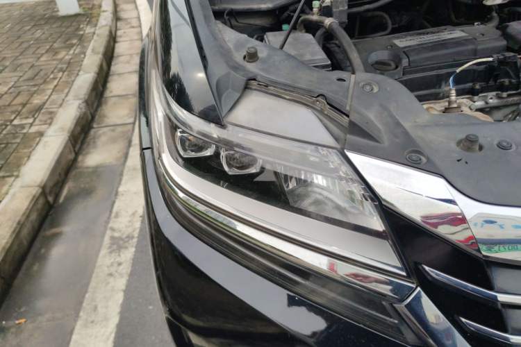 Used Honda Elysion 2016 2.4L Style Edition Right Front Headlight
