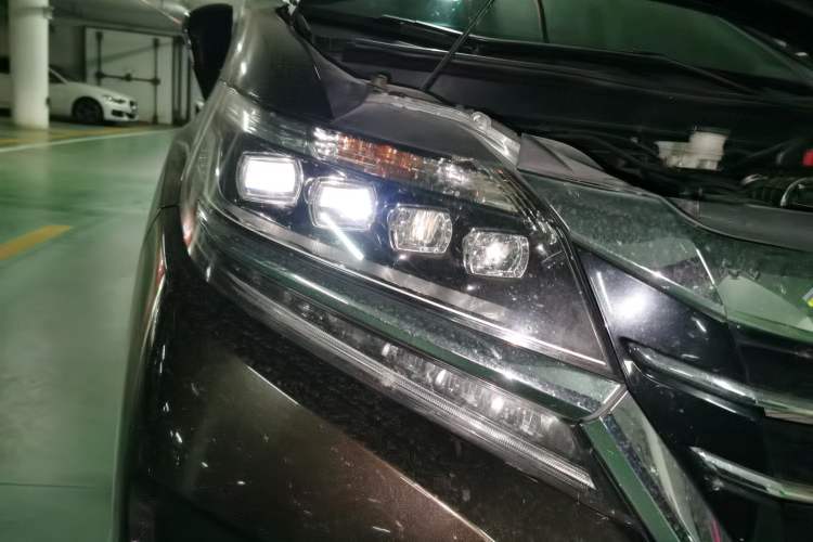 Used Honda Elysion 2016 2.4L Supreme Edition Right Front Headlight